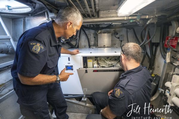 Daily maintenance in the engine room of the PV Inskter.