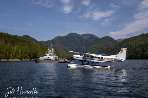 Francois Longpre lands the RCMP float plane near the Inskter.